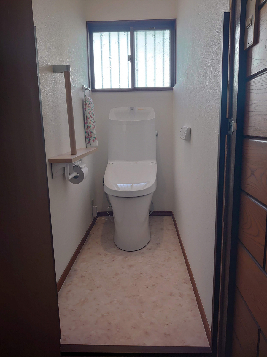 小島サッシトーヨー住器のトイレのリフォーム工事を行いました！の施工後の写真1