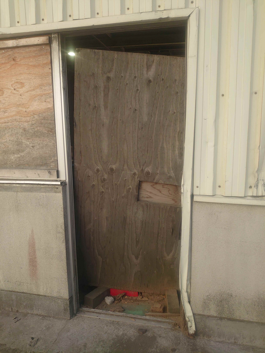小島サッシトーヨー住器の新しくドアを取り付けました！の施工前の写真1