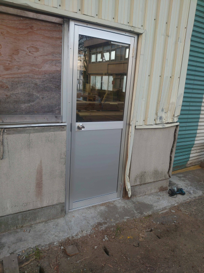小島サッシトーヨー住器の新しくドアを取り付けました！施工事例写真1