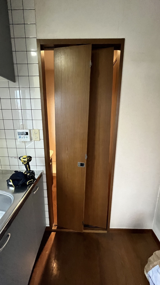 小島サッシトーヨー住器の室内木製ドアだってお手のもの😊💪壁を壊さず１日でお手軽リフォームできます～✨の施工前の写真1