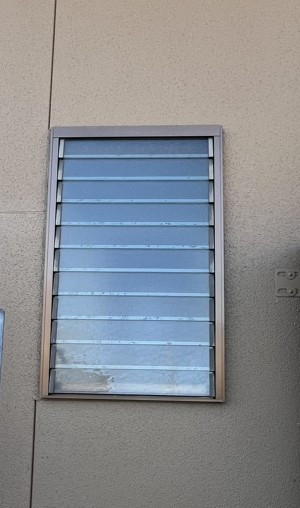 小島サッシトーヨー住器のリプラスで窓を新しく交換しました！の施工前の写真1