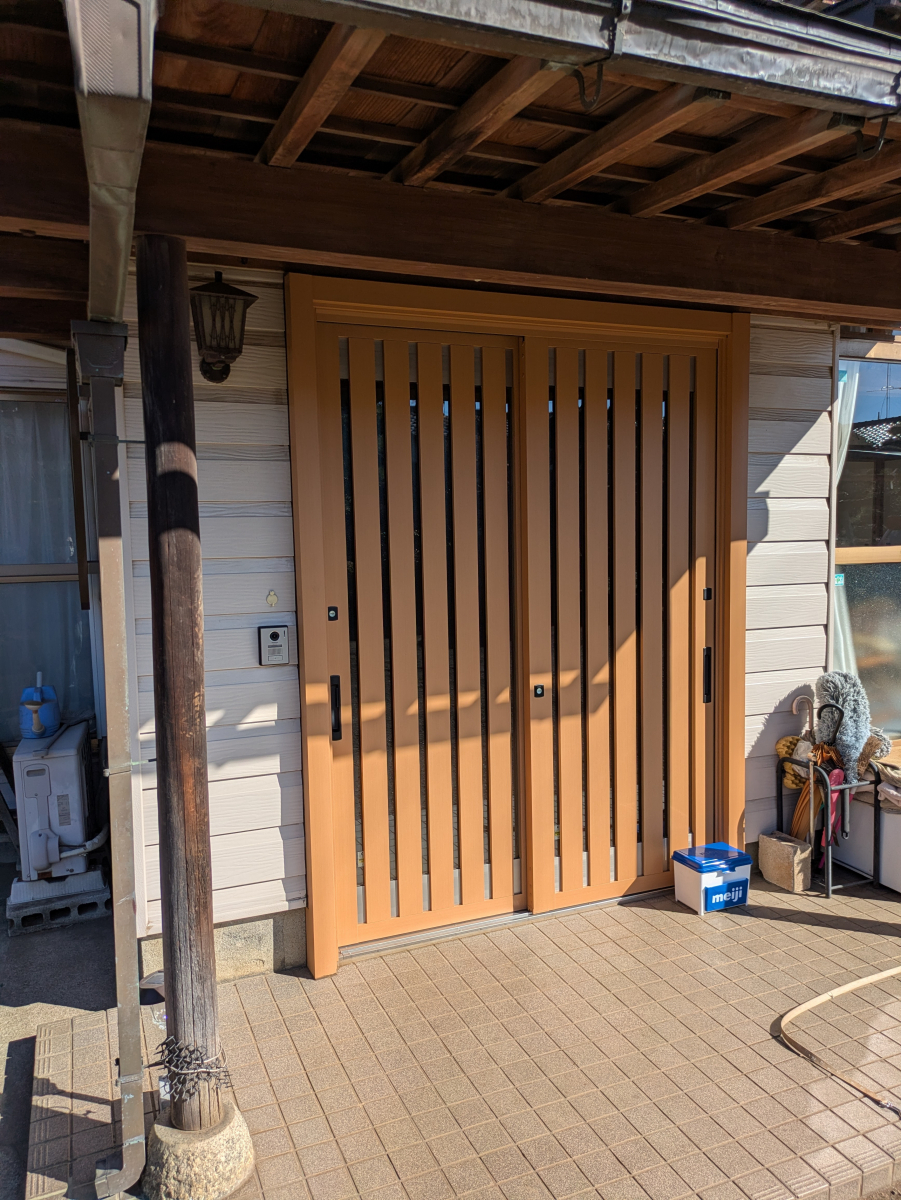 小島サッシトーヨー住器の防犯対策として引き戸の玄関を新しくしました！の施工後の写真1