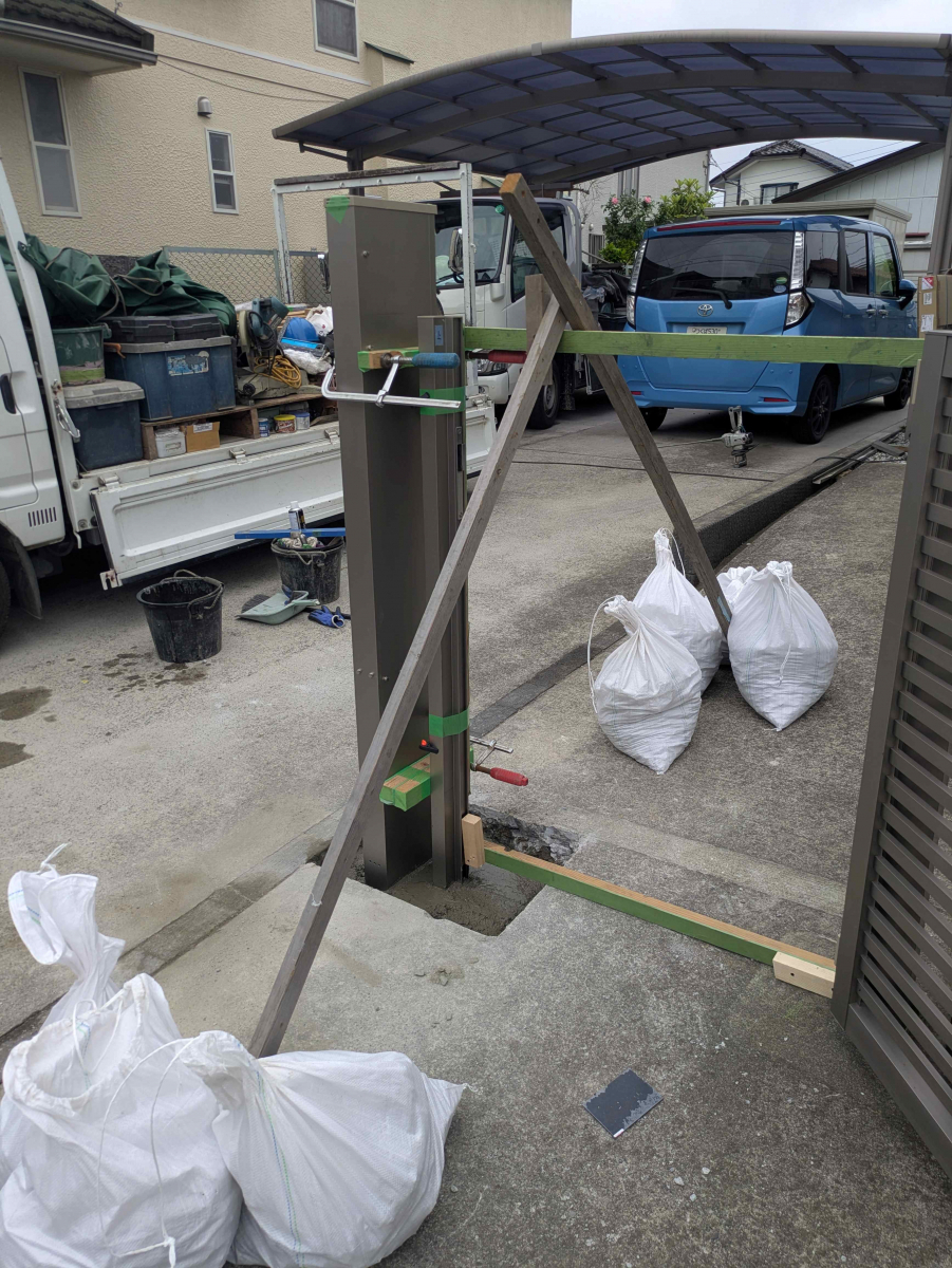 小島サッシトーヨー住器の駐車場の跳ね上げ門扉を新しくしました！の施工後の写真2
