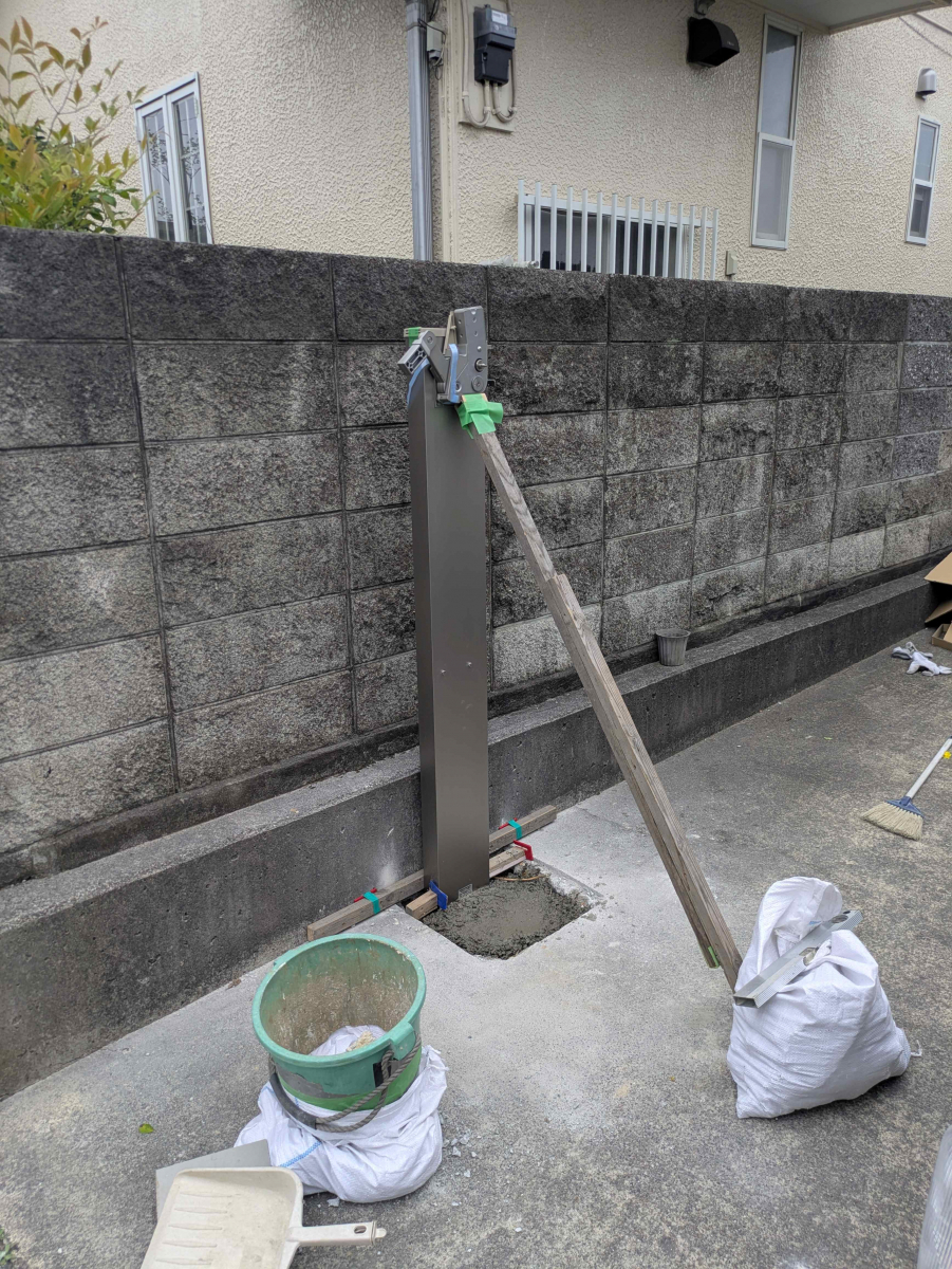 小島サッシトーヨー住器の駐車場の跳ね上げ門扉を新しくしました！の施工後の写真3