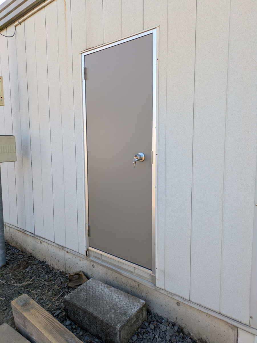 小島サッシトーヨー住器の入口ドアをきれいに直しました！の施工後の写真1