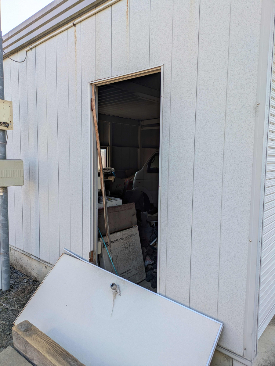 小島サッシトーヨー住器の入口ドアをきれいに直しました！の施工前の写真1