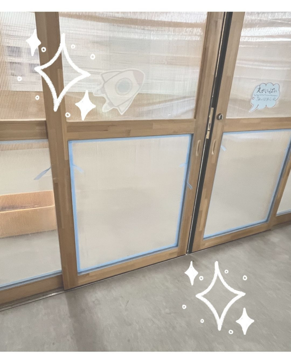 小島サッシトーヨー住器の某小学校様　アクリル板の修理をさせていただきました🚧の施工後の写真1