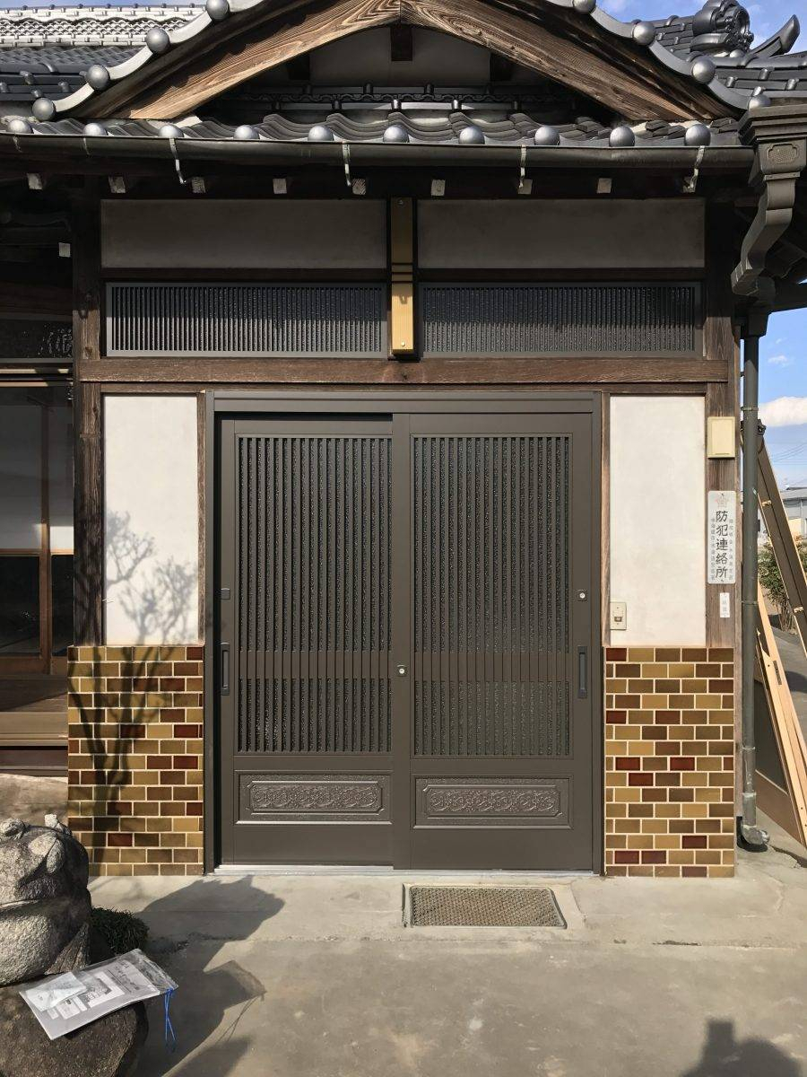 小島サッシトーヨー住器の常総市Ｔ様邸　玄関引戸交換工事の施工後の写真1