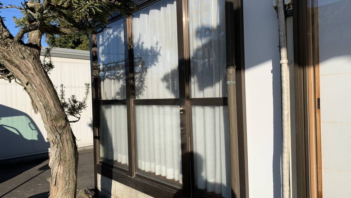 小島サッシトーヨー住器のつくば市　N様邸　FIX窓から引違い窓への施工前の写真1