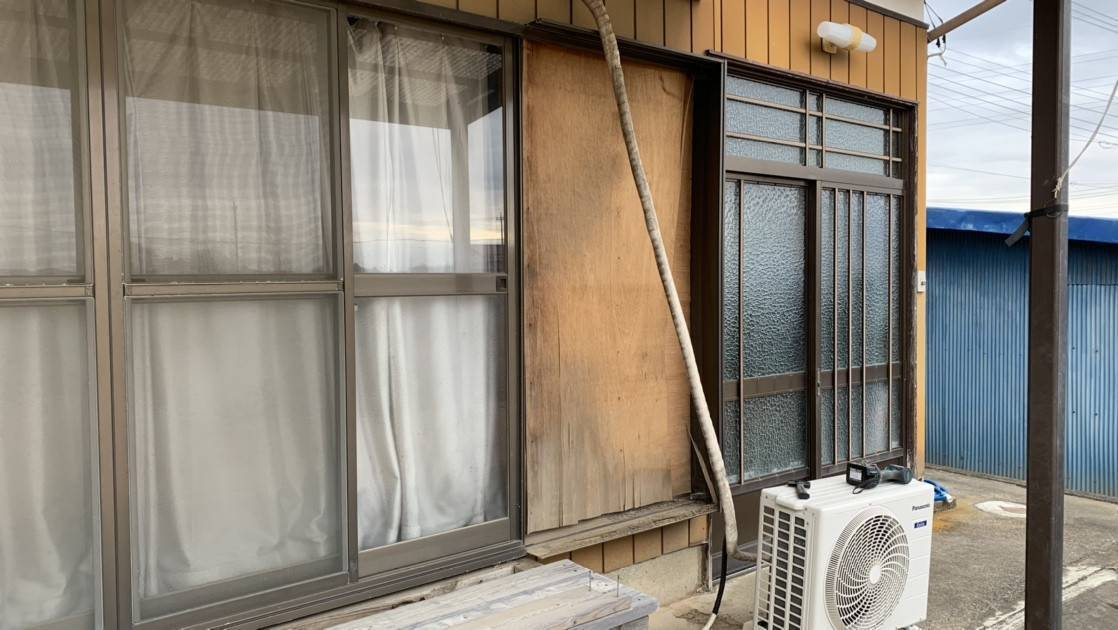 小島サッシトーヨー住器の常総市N様邸　雨戸戸袋内修理の施工前の写真1