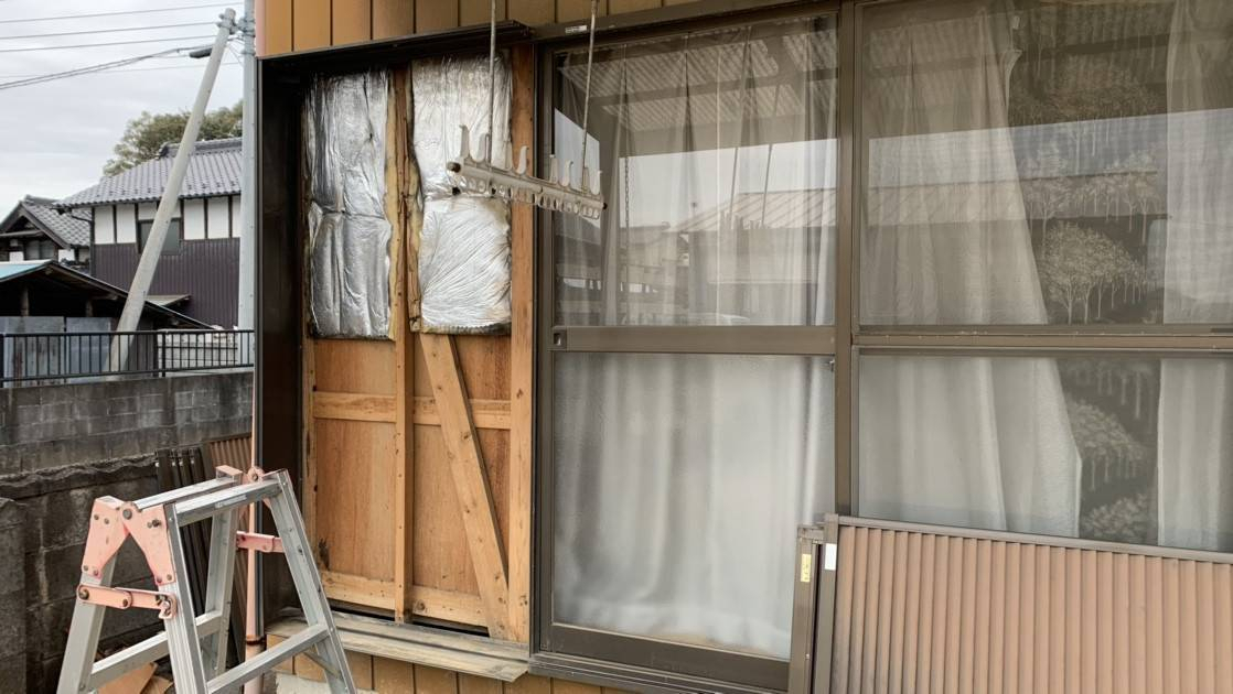 小島サッシトーヨー住器の常総市N様邸　雨戸戸袋内修理の施工前の写真2
