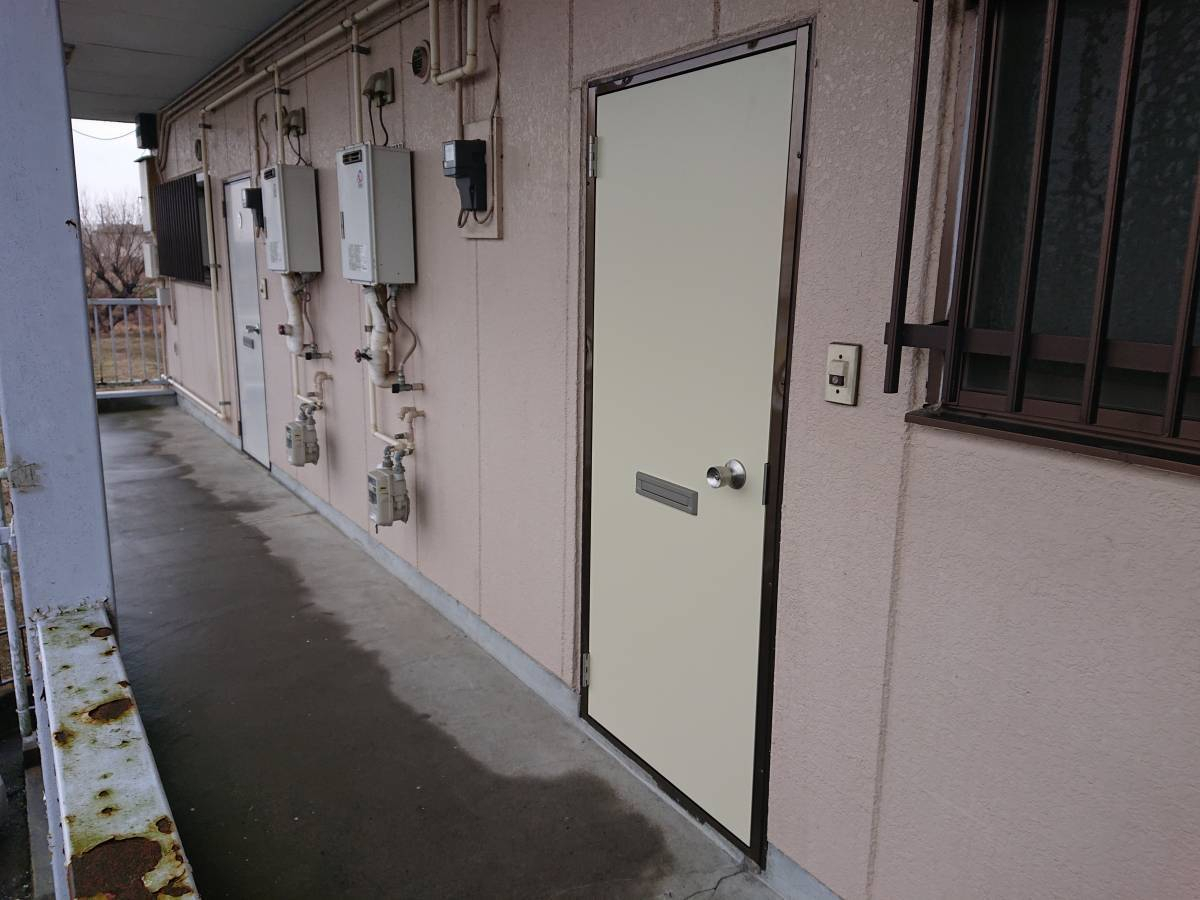 小島サッシトーヨー住器の常総市Mアパート　ドア交換の施工後の写真1