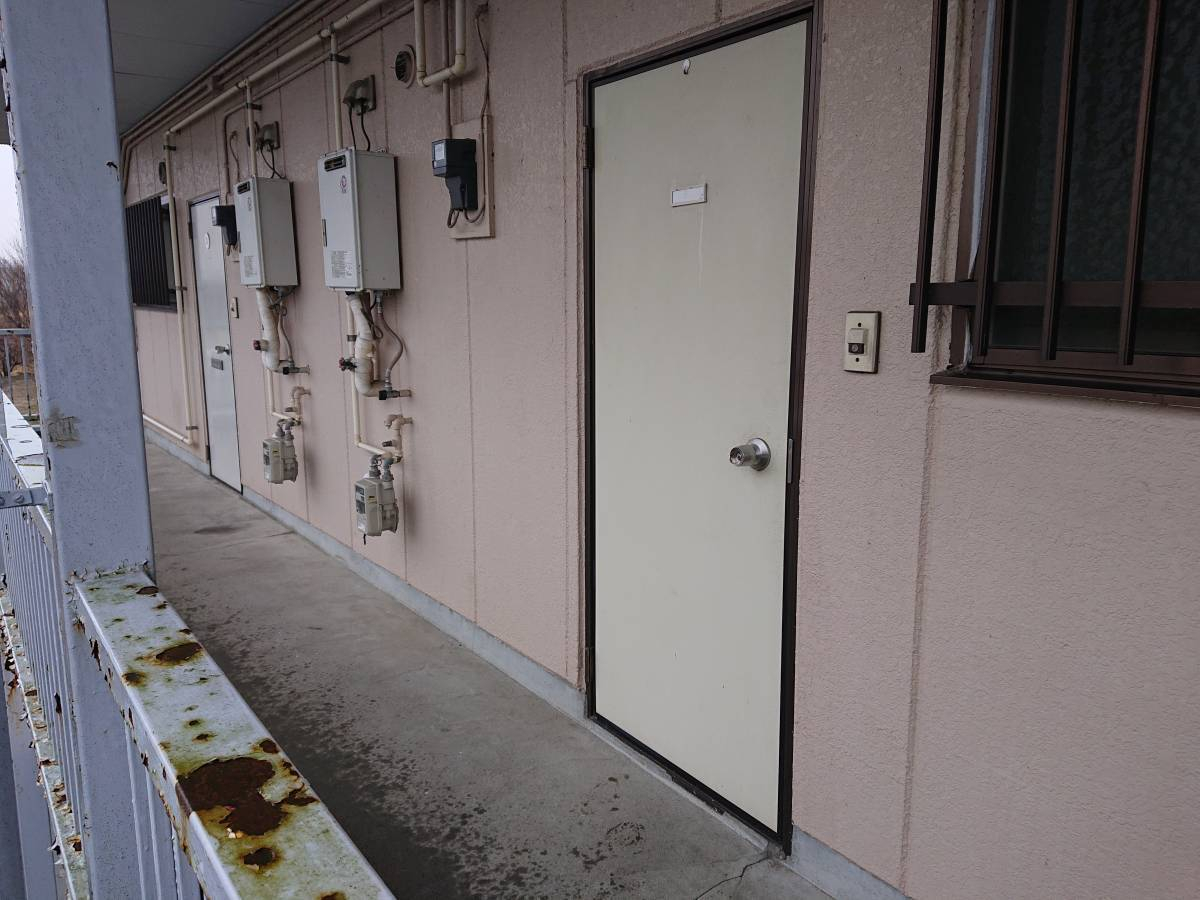 小島サッシトーヨー住器の常総市Mアパート　ドア交換の施工前の写真1