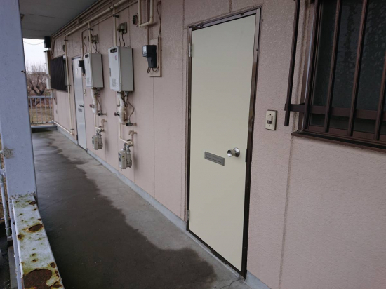 小島サッシトーヨー住器の常総市Mアパート　ドア交換施工事例写真1