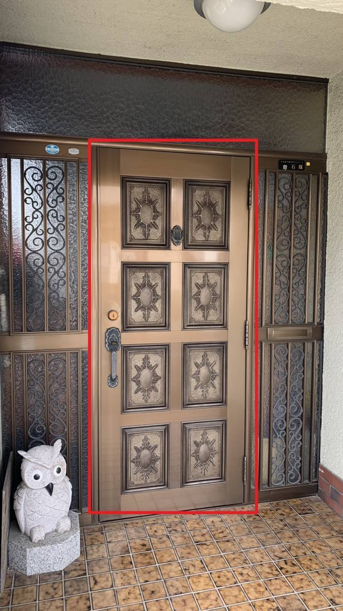 小島サッシトーヨー住器の常総市N様邸　クリエラR玄関ドア（カバー工法）工事を行いました。の施工前の写真1