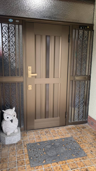 小島サッシトーヨー住器の常総市N様邸　クリエラR玄関ドア（カバー工法）工事を行いました。施工事例写真1