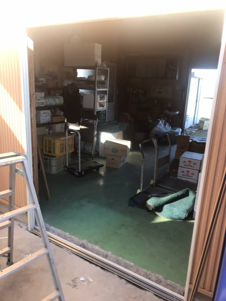小島サッシトーヨー住器の常総市G店舗様　店舗引戸交換工事を行いました。の施工前の写真2