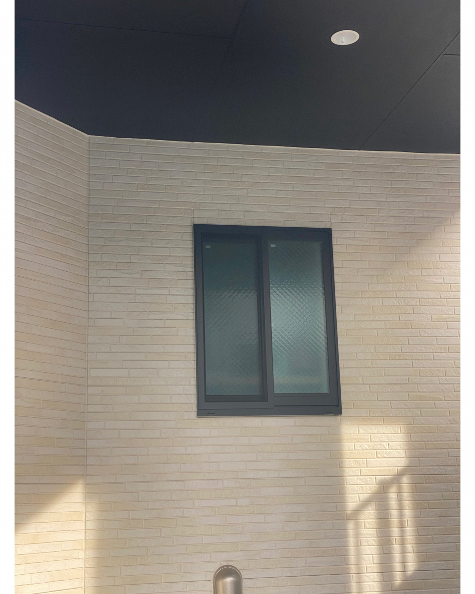 コスモトーヨー住器の【世田谷区】後付けシャッターの取り付けしました。の施工前の写真1