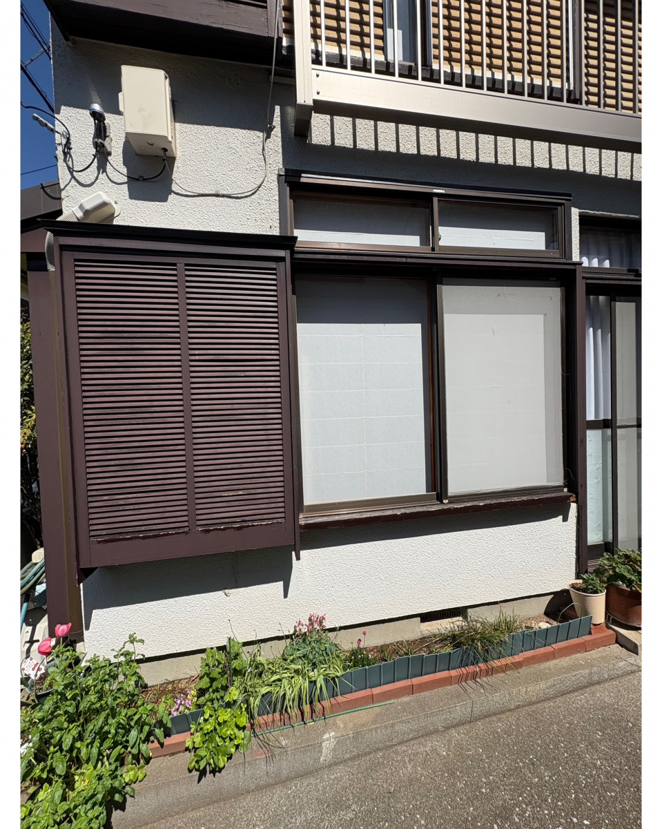 コスモトーヨー住器の【八王子市】雨戸一筋の取り付けしました。の施工前の写真1