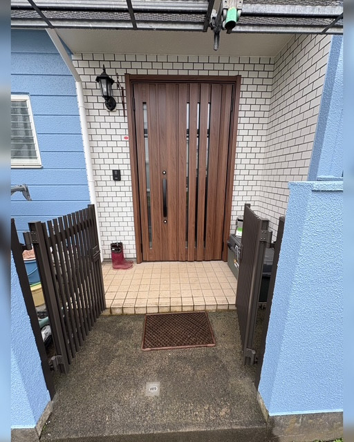 コスモトーヨー住器の【八王子市】玄関交換工事しました。の施工後の写真1