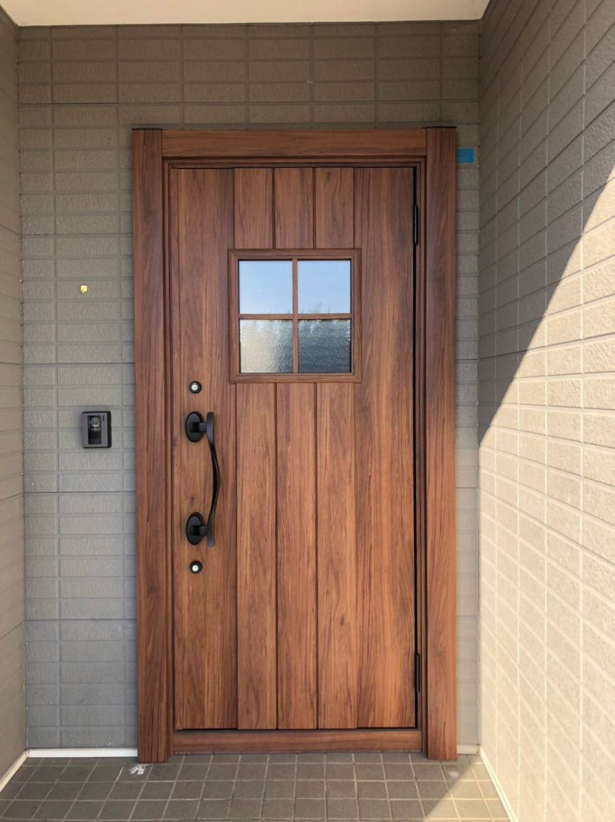 FBT 郡山インター店の【1DAYリフォーム】リシェント玄関ドア取替工事の施工後の写真1