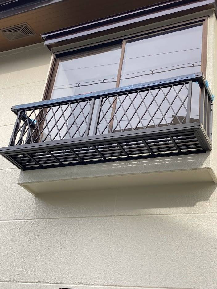 ２階の窓に手すりを取り付けました１｜施工事例｜NCCトーヨー住器 諏訪店｜マド本舗