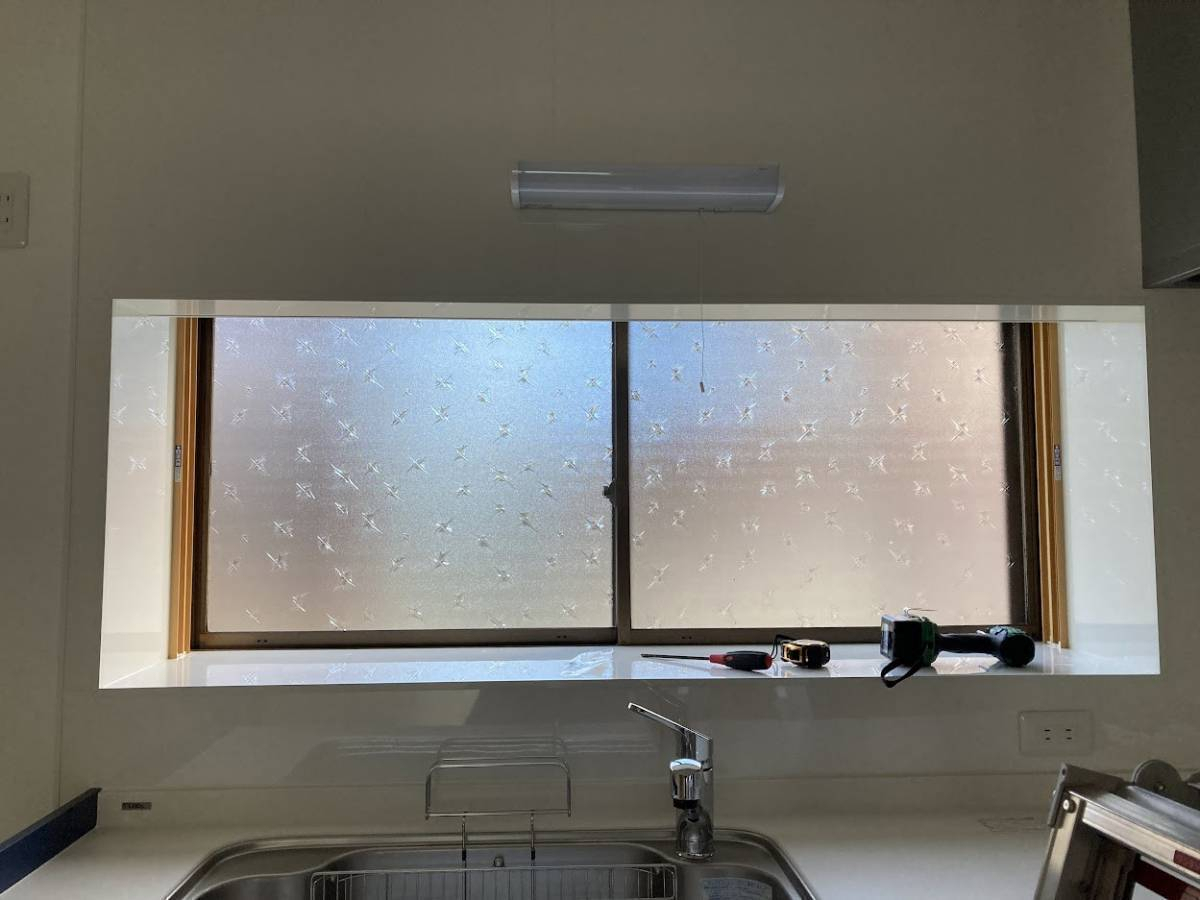 NCCトーヨー住器 諏訪店の窓に内窓と安心の手すりを取り付けました（諏訪市）の施工前の写真1