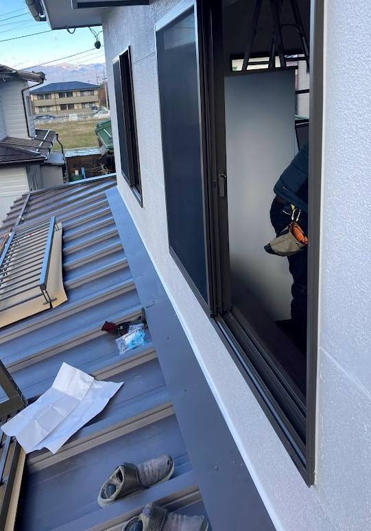 NCCトーヨー住器 諏訪店の窓に内窓と安心の手すりを取り付けました（諏訪市）の施工前の写真2