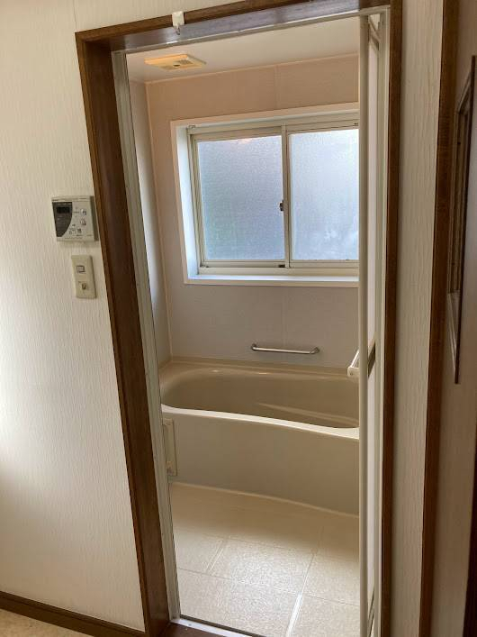 NCCトーヨー住器 諏訪店のパッとリフォーム‼　浴室中折ドア交換の施工後の写真2