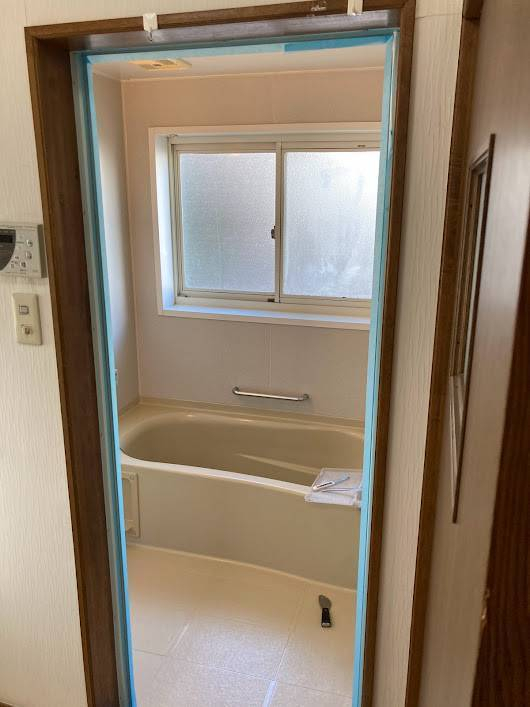 NCCトーヨー住器 諏訪店のパッとリフォーム‼　浴室中折ドア交換の施工前の写真2