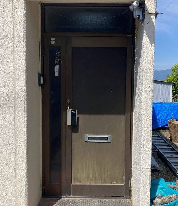 NCCトーヨー住器 諏訪店のご希望の玄関ドアに交換できます。（松本市）の施工前の写真1