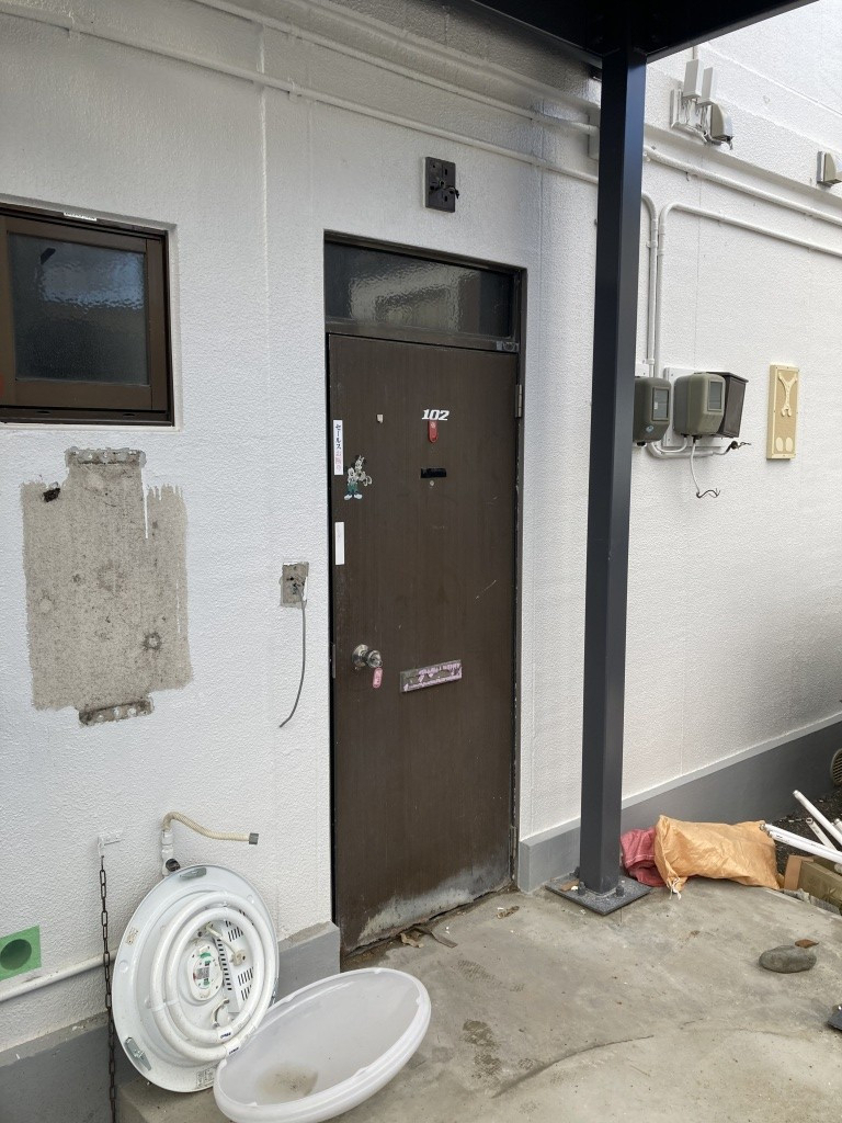 NCCトーヨー住器 諏訪店のアパートの玄関ドアをリフォームしました！の施工前の写真1