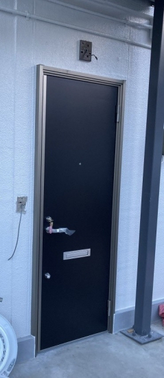 NCCトーヨー住器 諏訪店のアパートの玄関ドアをリフォームしました！施工事例写真1