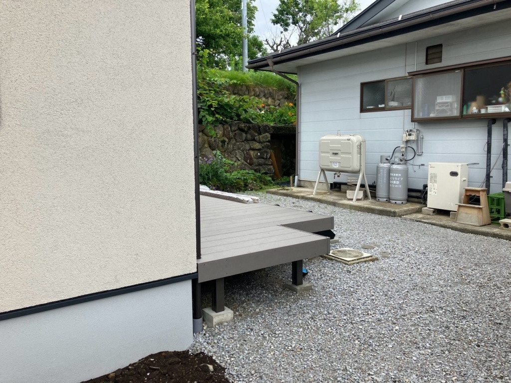 NCCトーヨー住器 諏訪店の木目調のフェンスでプライバシーを守ります!✨の施工前の写真1
