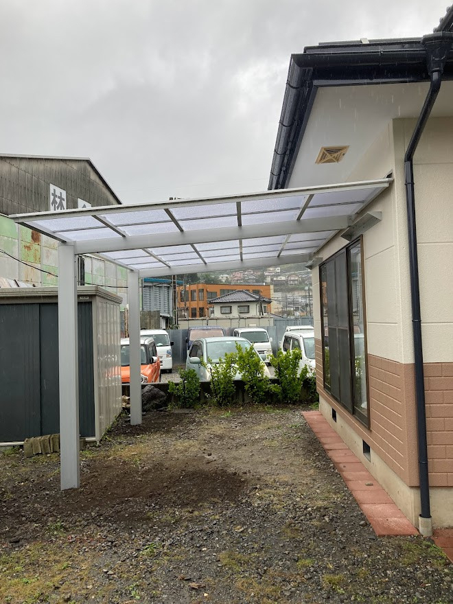 NCCトーヨー住器 諏訪店のカーポートを壁に固定して軒下でも雨に濡れなくなりました‼🌞の施工後の写真2