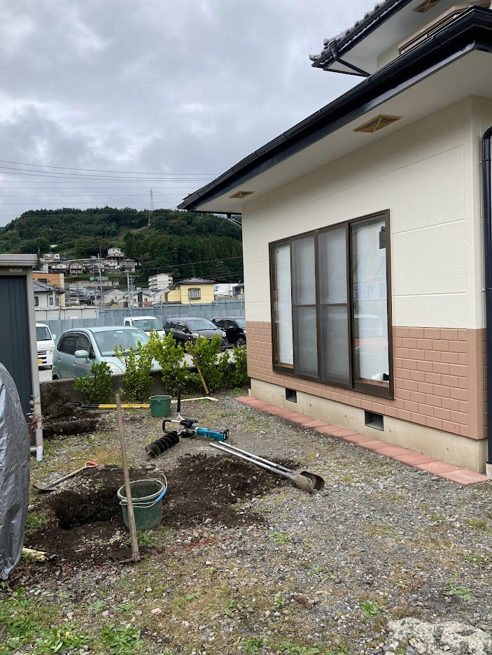 NCCトーヨー住器 諏訪店のカーポートを壁に固定して軒下でも雨に濡れなくなりました‼🌞の施工前の写真1