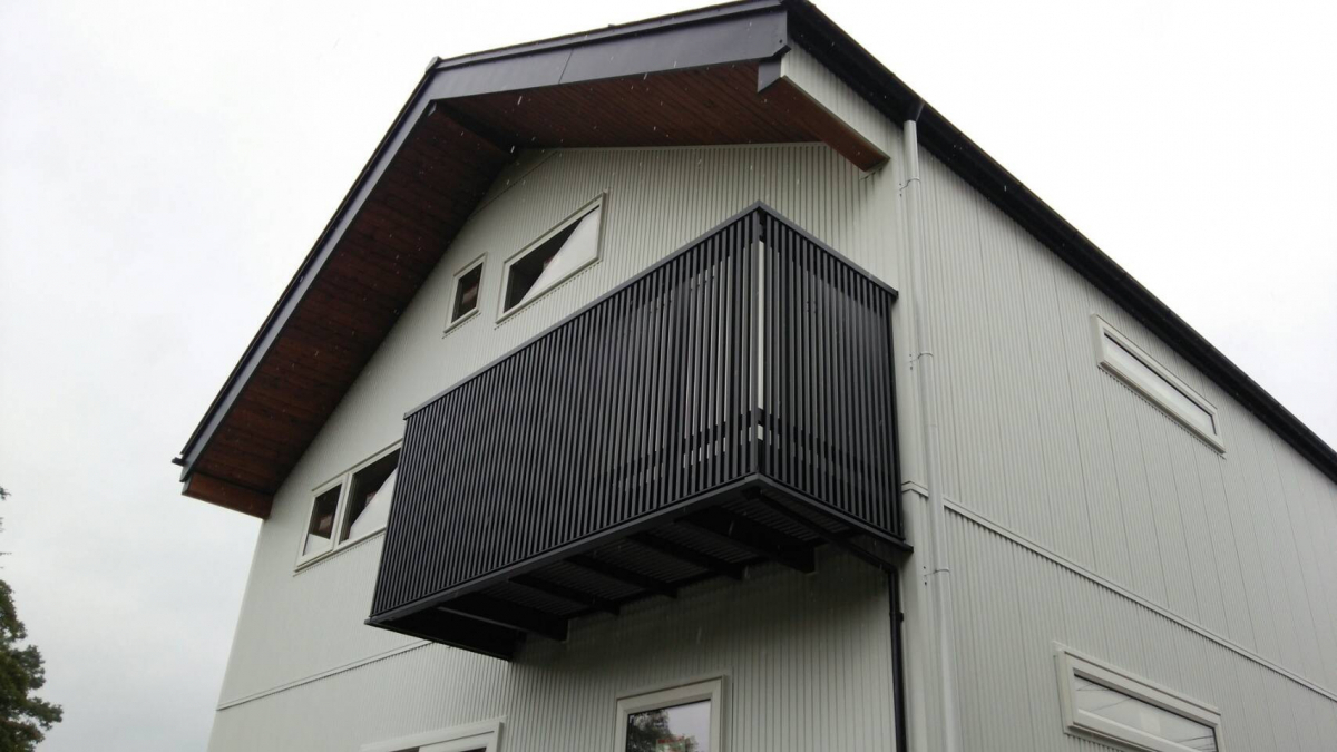 NCCトーヨー住器 諏訪店のシンプルモダン住宅にバルコニーを設置!!シンプルモダン住宅にバルコニーを設置!!の施工後の写真1