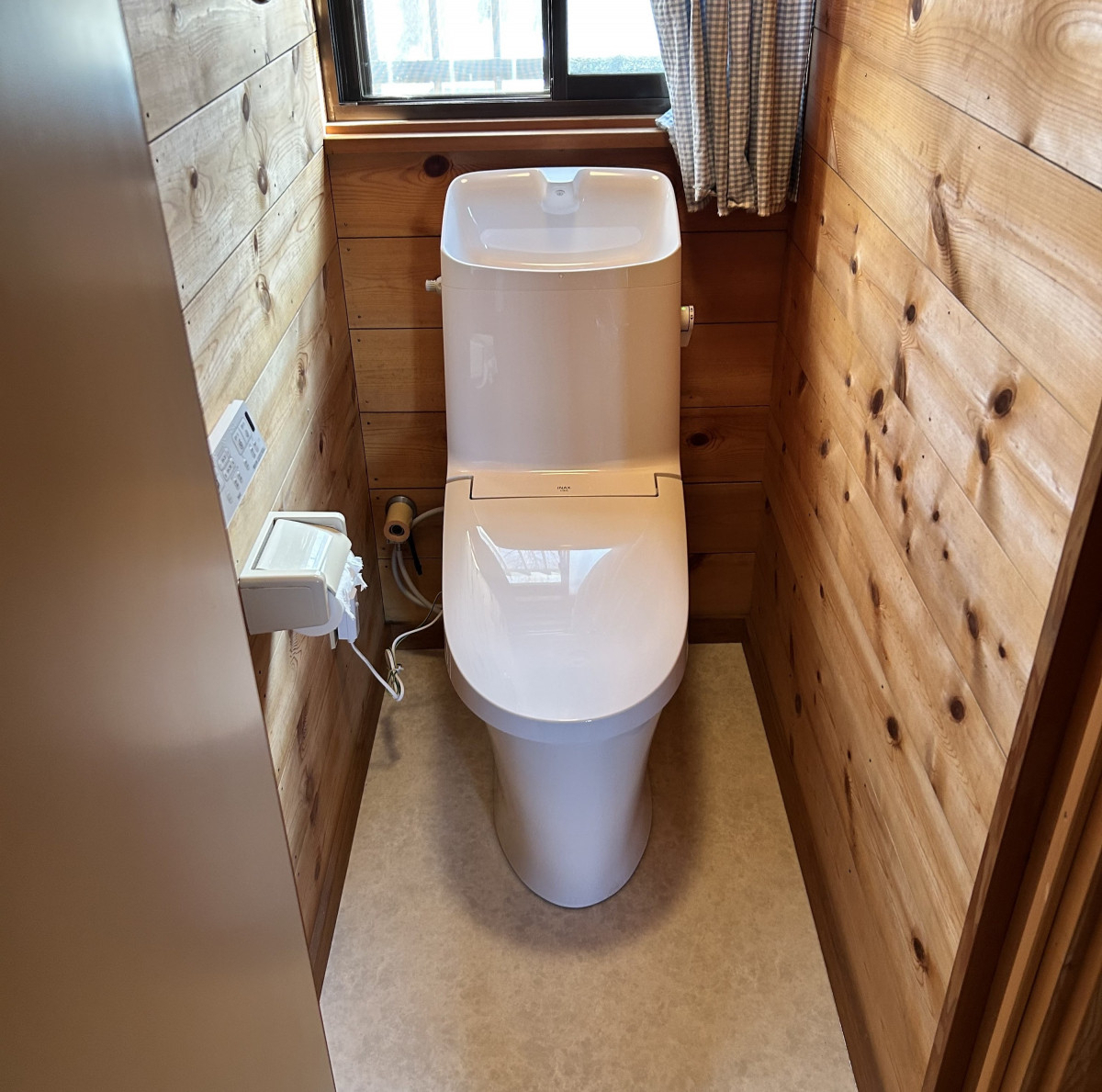 NCCトーヨー住器 諏訪店のくみ取り式トイレをリフォーム！の施工後の写真2