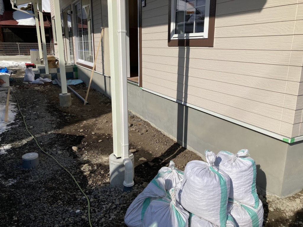 NCCトーヨー住器 諏訪店の❝アーリーアメリカン❞ を意識した人工木デッキ！の施工前の写真2