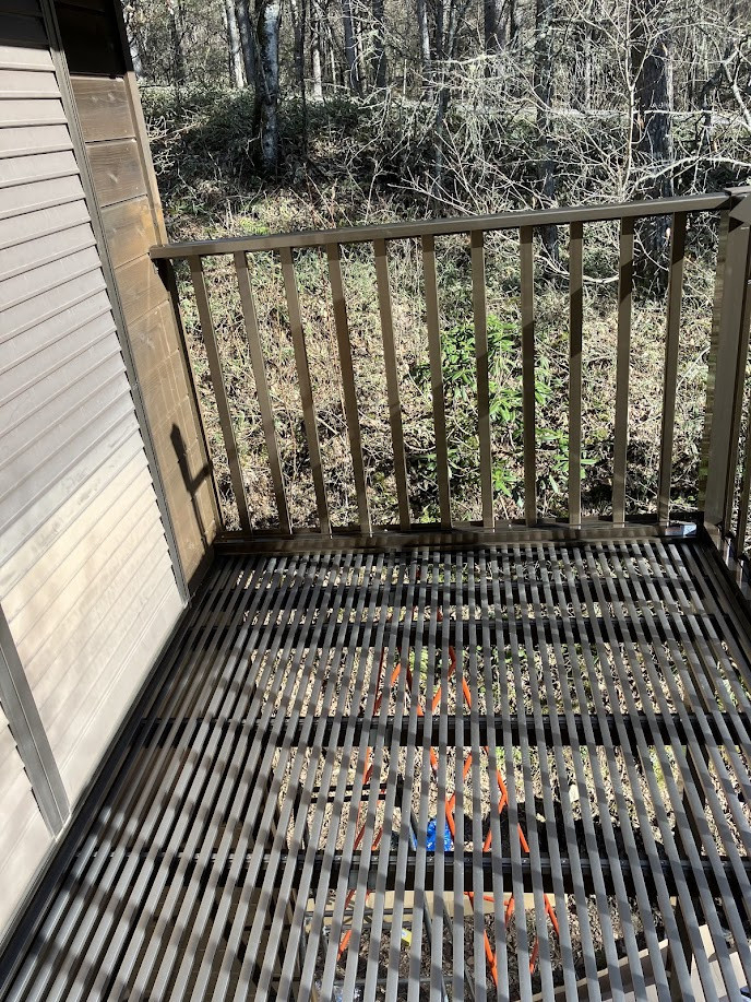 NCCトーヨー住器 諏訪店の雨水が溜まらないから掃除が簡単なバルコニーを取り付けました!!の施工後の写真1