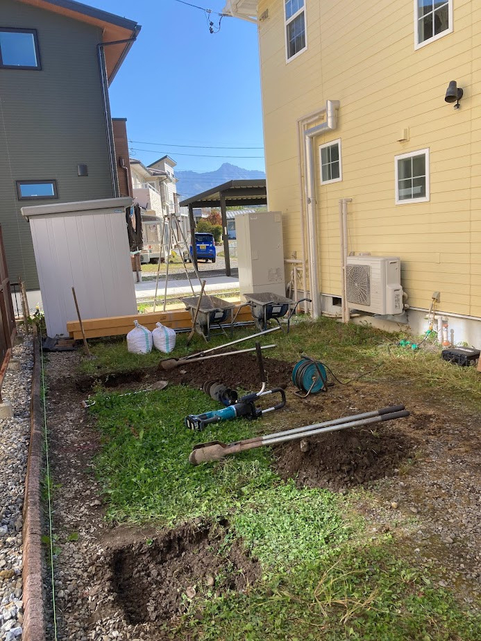 NCCトーヨー住器 諏訪店のカーポート新設！！サポート柱・パネルもつけました！の施工前の写真1