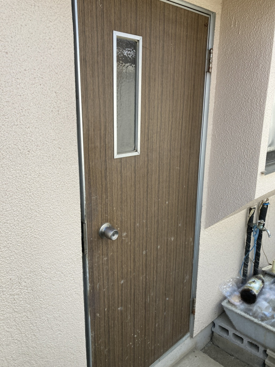 NCCトーヨー住器 諏訪店の１日で工事完了！！～リシェント勝手口ドア～の施工前の写真1