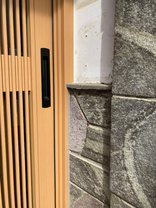 NCCトーヨー住器 諏訪店の１日で新しい素敵な玄関に大変身！の施工後の写真2