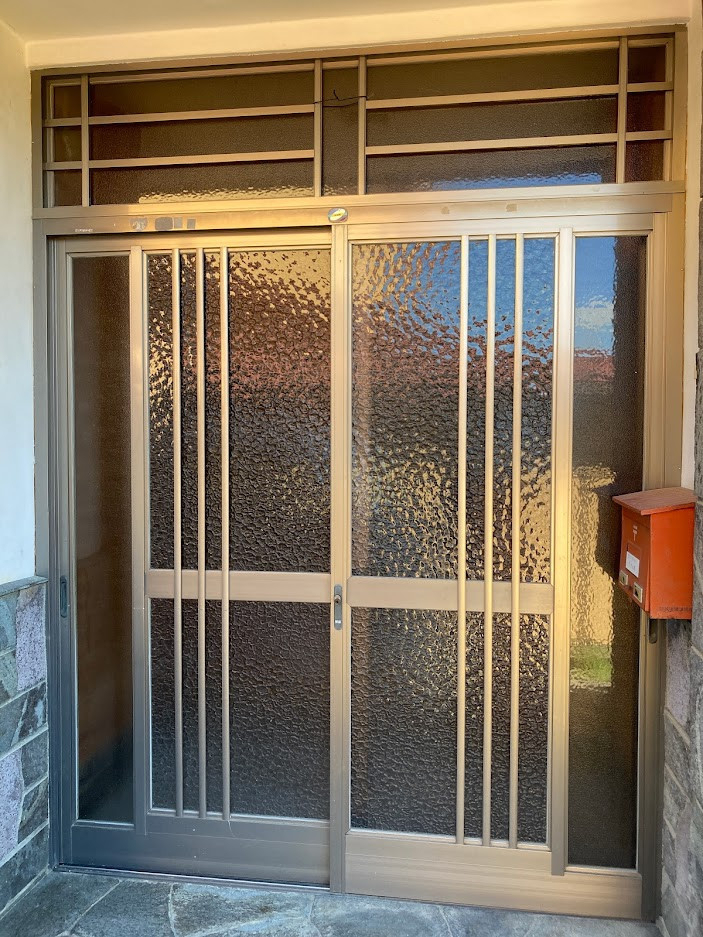 NCCトーヨー住器 諏訪店の１日で新しい素敵な玄関に大変身！の施工前の写真1