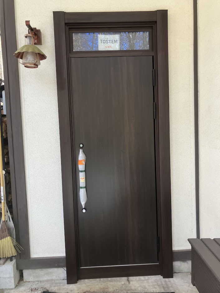 NCCトーヨー住器 諏訪店の壁は壊さずそのままたったの一日でおうちの玄関が大変身！！の施工後の写真1