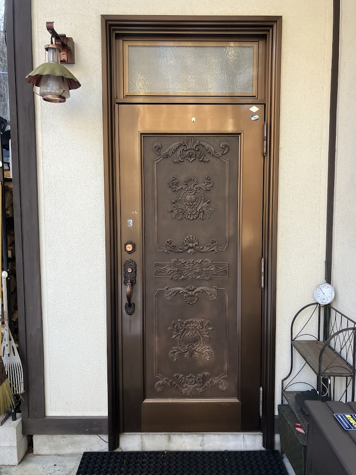 NCCトーヨー住器 諏訪店の壁は壊さずそのままたったの一日でおうちの玄関が大変身！！の施工前の写真1