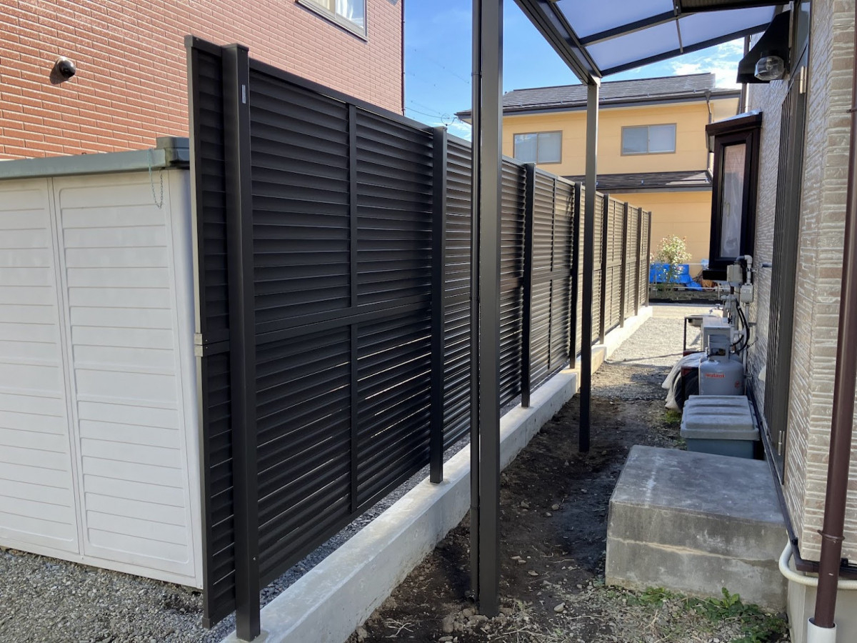 NCCトーヨー住器 諏訪店の【施工事例】プライバシーを守る！高さ2m越えの目隠しフェンスの施工後の写真1