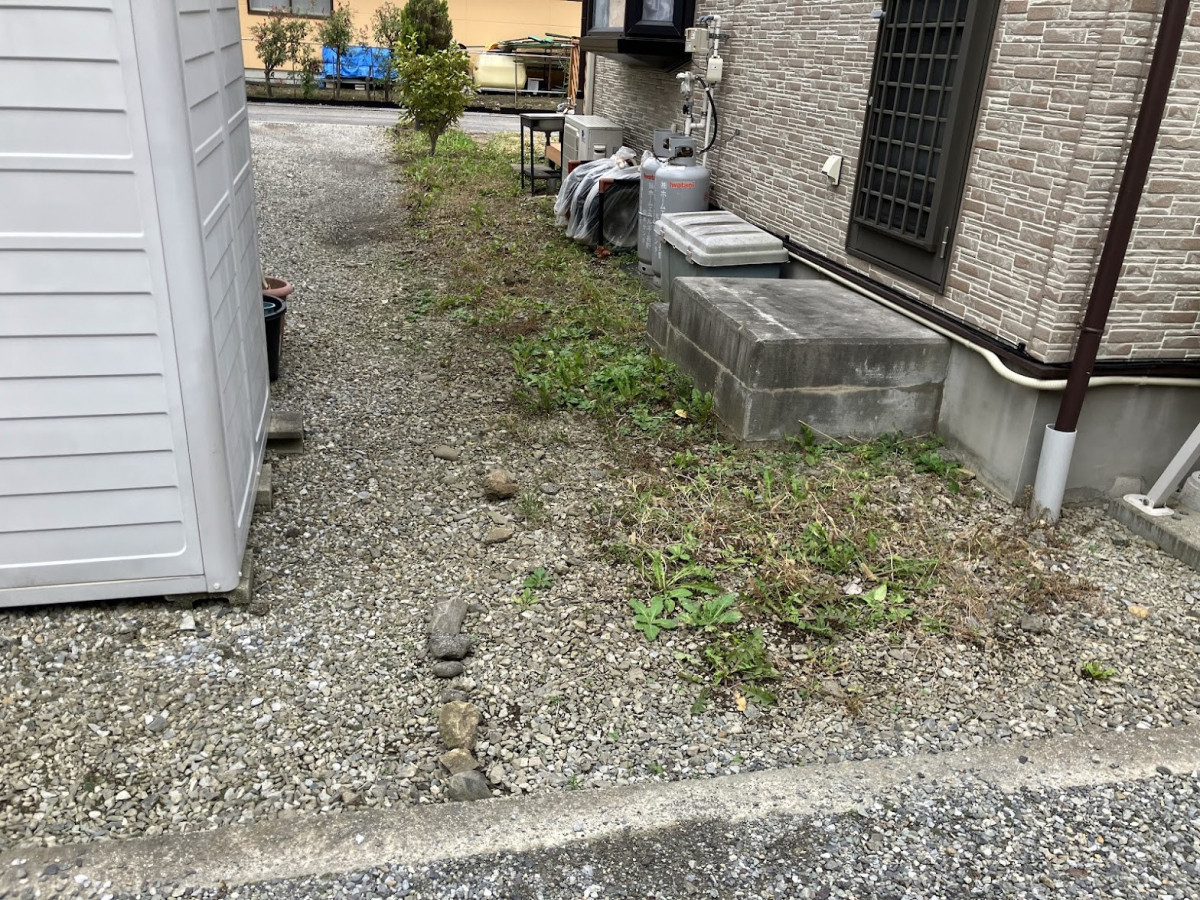 NCCトーヨー住器 諏訪店の【施工事例】プライバシーを守る！高さ2m越えの目隠しフェンスの施工前の写真1