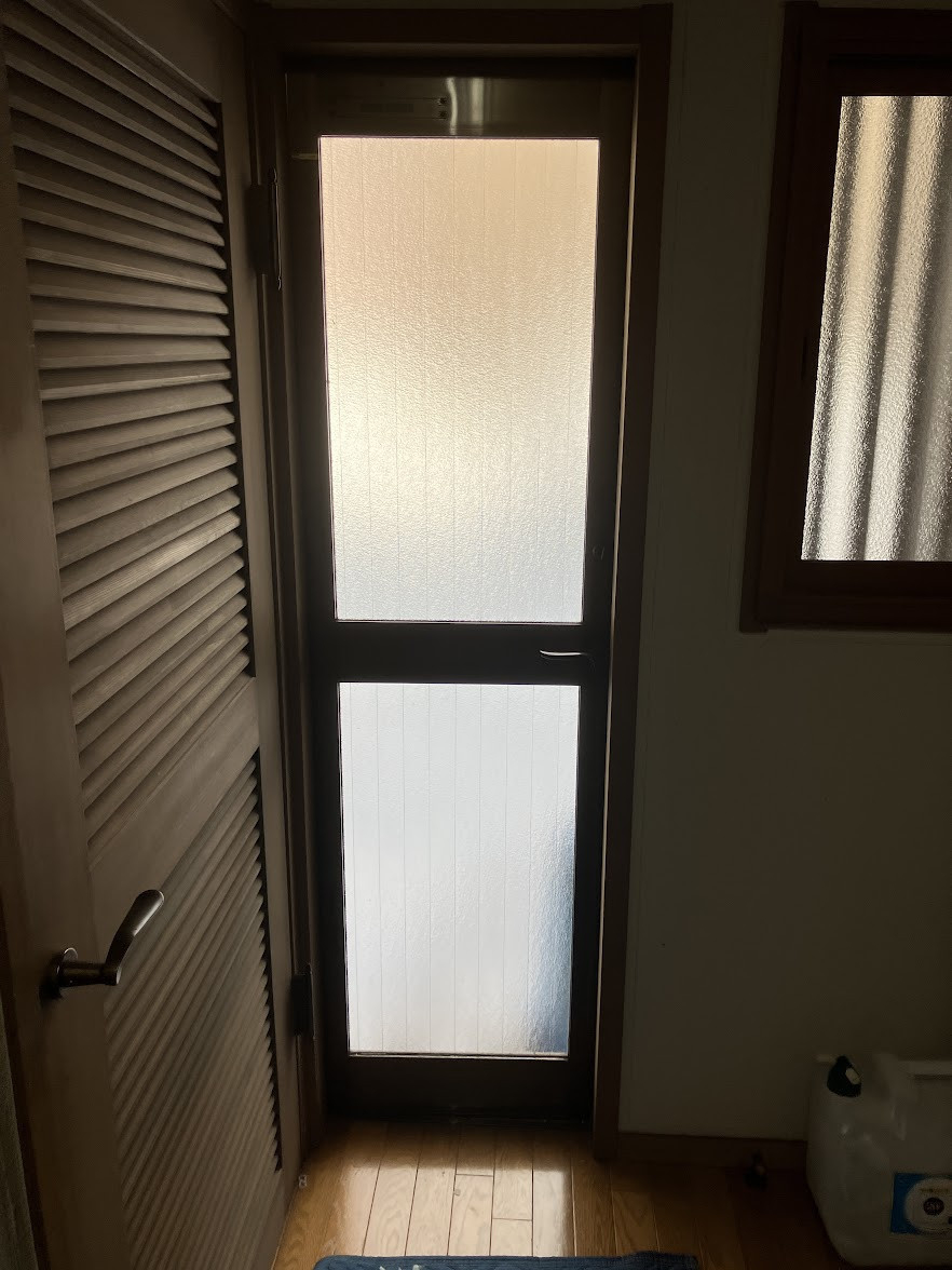 NCCトーヨー住器 諏訪店の使っていない勝手口ドア、実は窓にできますの施工前の写真1