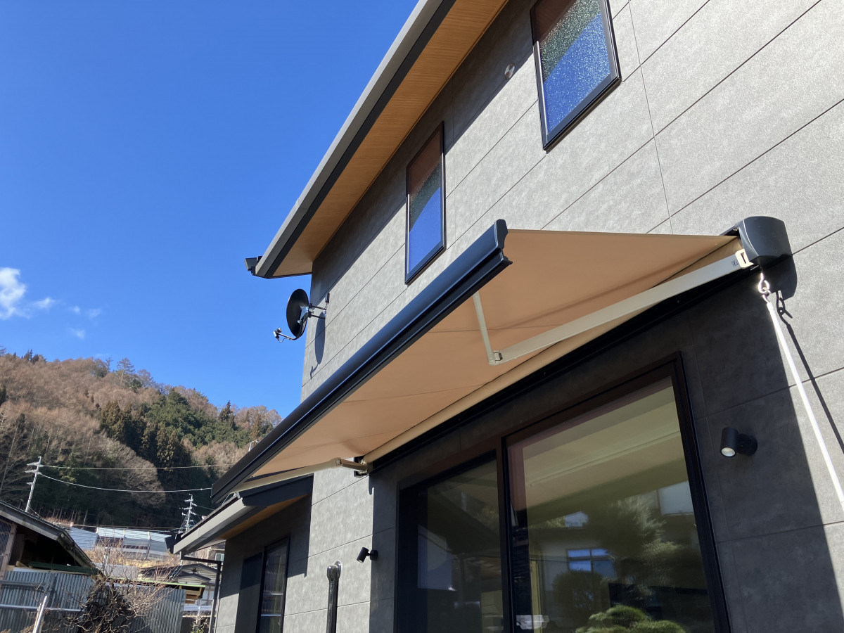 NCCトーヨー住器 諏訪店の雨の日でも換気・洗濯OK！暮らしの利便性を高めたオーニング！の施工後の写真1